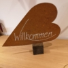 Edelrostherz auf Holzquadrat mit Aufschrift "Willkommen" – Bild 3
