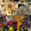 Waldelfe stehend mit Pusteblume zum Stecken